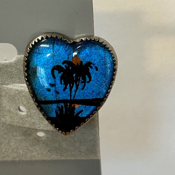 Vintage Heart Shape Butterfly Wing Screw Back Earrings Tropical Palm Trees - Picture 3 of 6